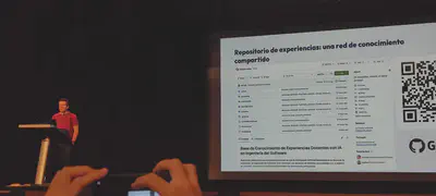 Foto de la keynote de Roberto Rodríguez